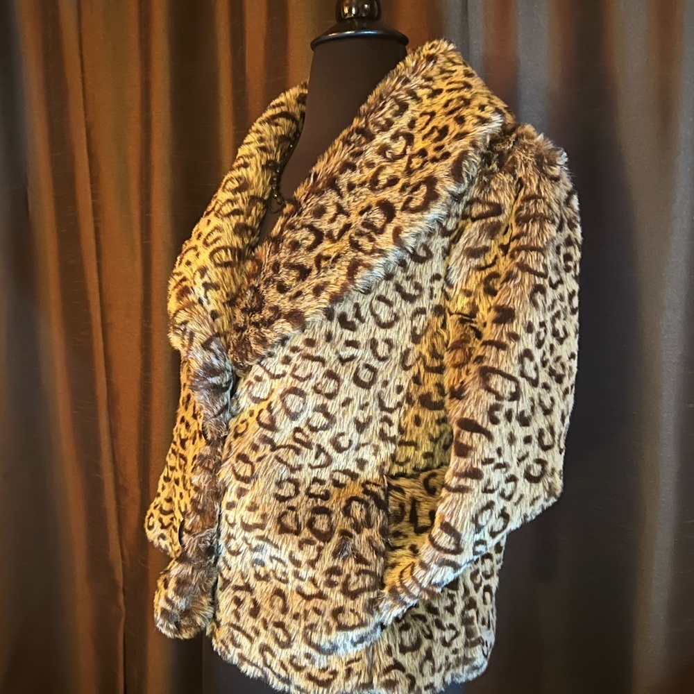 Leopard faux cape coat